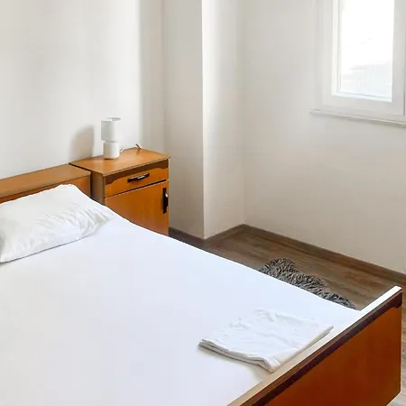 3 Bedroom Awesome In 別荘 Sparagovici